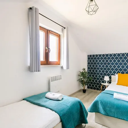 Деревянный коттедж Letniskowe Jastrzebia Park Ястшембя-Гура