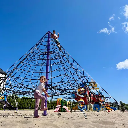 Letniskowe Jastrzebia Park Деревянный коттедж Ястшембя-Гура